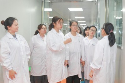 助力“健康中國2030”，大學生食品營養安全中國行走進健合健康產品研發